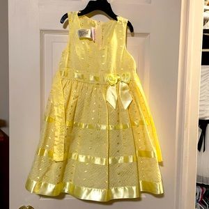 Ashley Ann little girls dress size 5.  Bitter yellow with a sweetheart neckline.